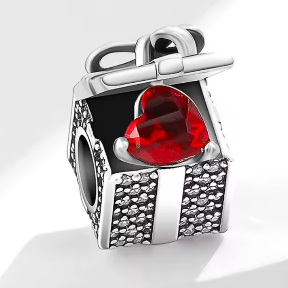 NWOT Sparkling Gift Box Charm Sterling Silver 925